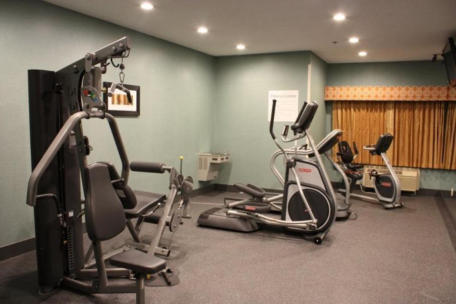 Holiday Inn Express - Ludlow - Chicopee Area By Ihg Zewnętrze zdjęcie