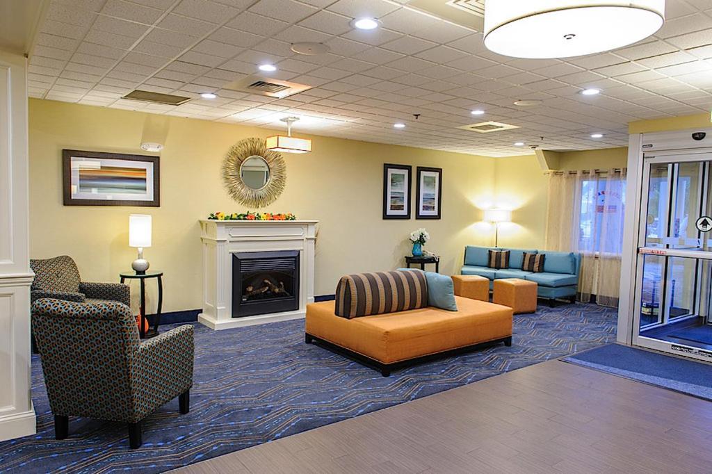Holiday Inn Express - Ludlow - Chicopee Area By Ihg Zewnętrze zdjęcie