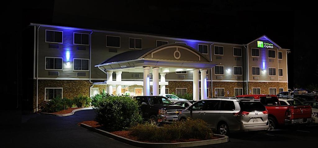 Holiday Inn Express - Ludlow - Chicopee Area By Ihg Zewnętrze zdjęcie