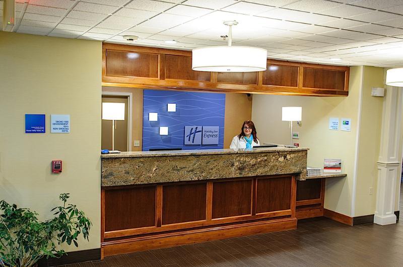 Holiday Inn Express - Ludlow - Chicopee Area By Ihg Zewnętrze zdjęcie